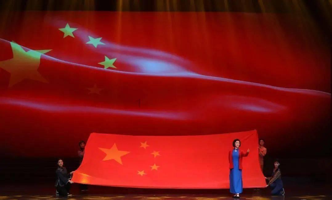 困在俱乐部的少女