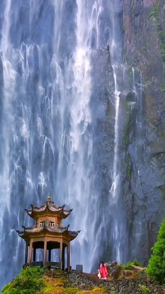 市值约20万!山东菏泽一臭水沟惊现8箱飞天茅台,打捞人员:是赃物